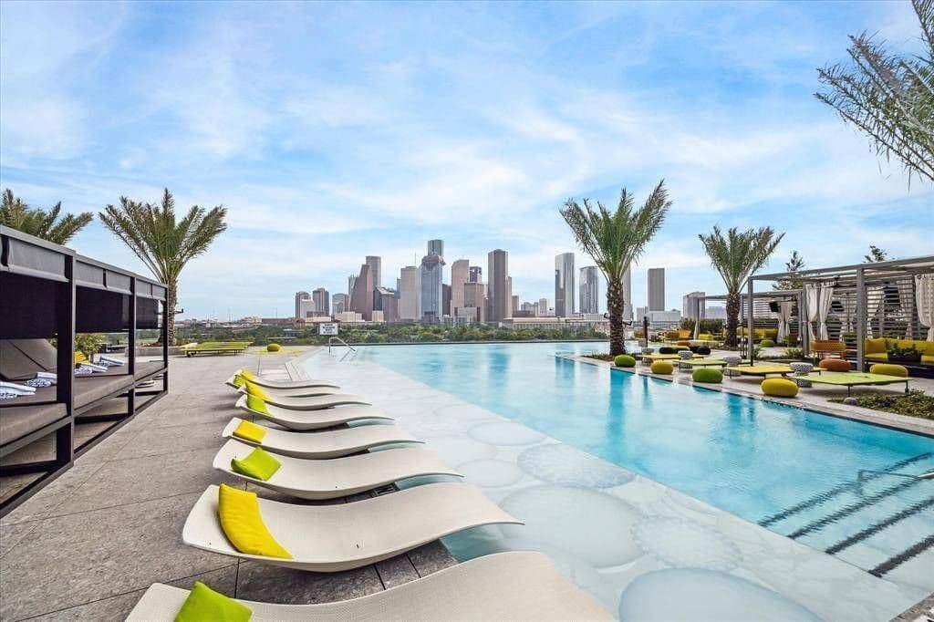 St Regis Houston amenities