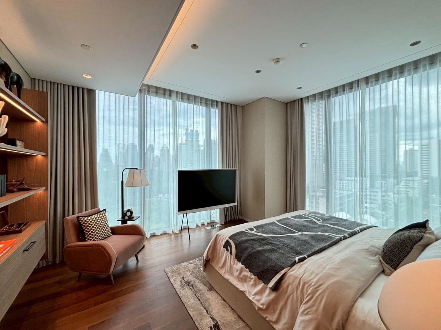The Residences at Sindhorn Kempinski Hotel, Bangkok location